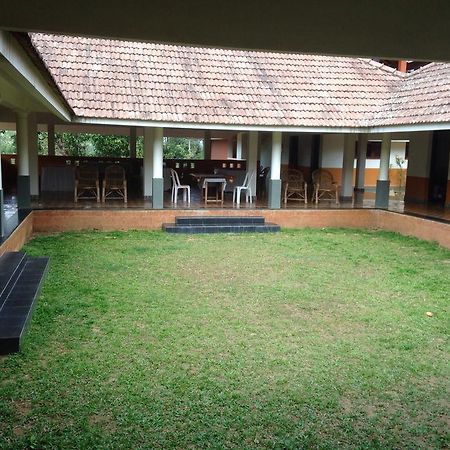 Stay Simple 3 Hills County Resort Kalpetta Esterno foto