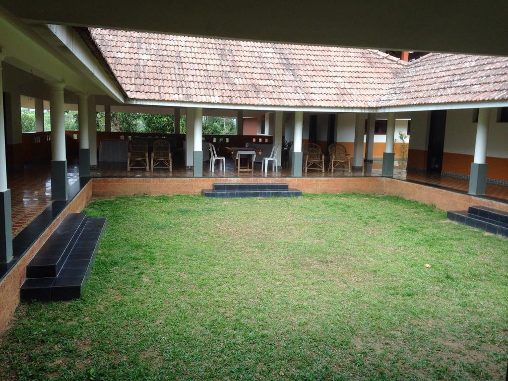 Stay Simple 3 Hills County Resort Kalpetta Esterno foto
